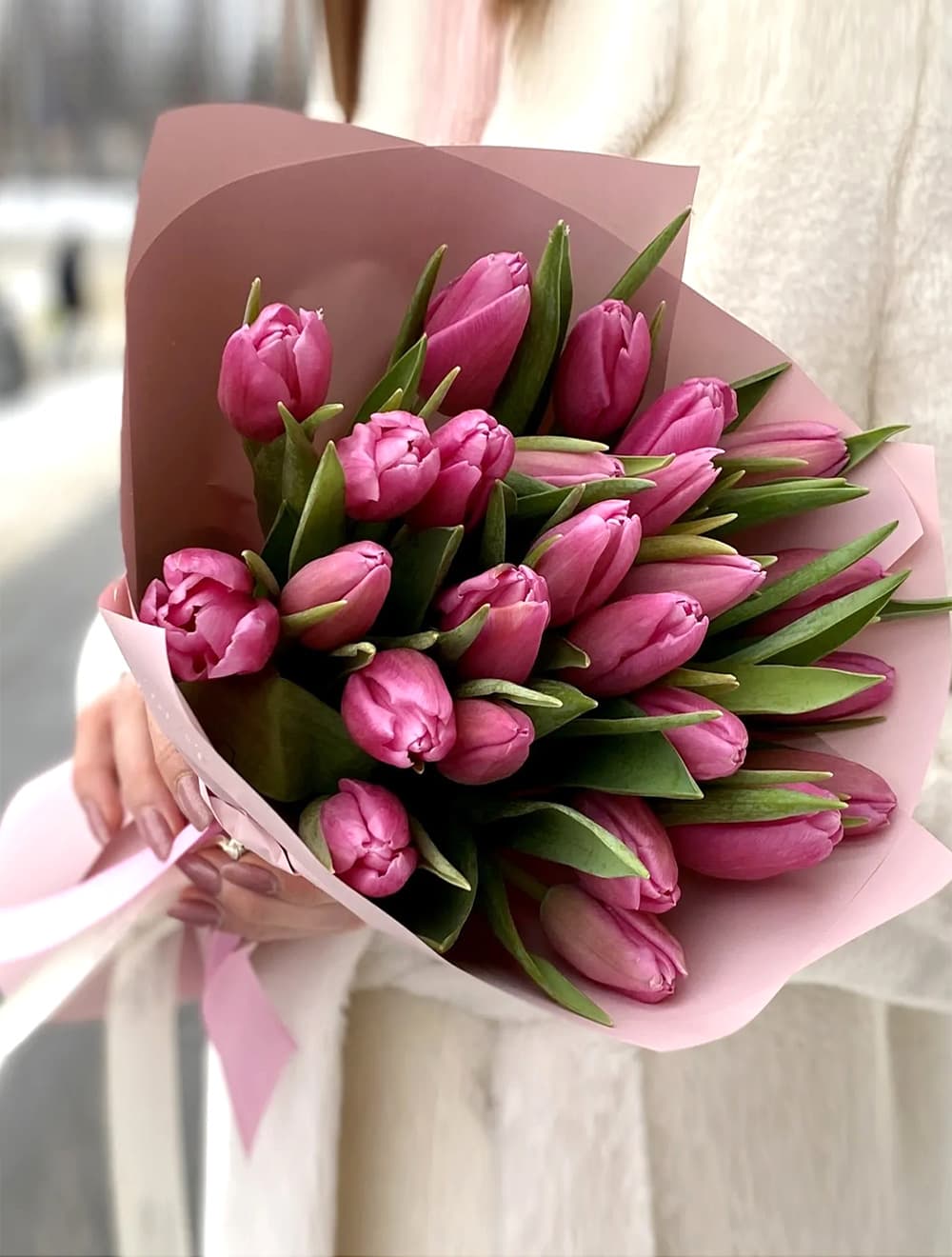 Букет из 25 розовых тюльпанов