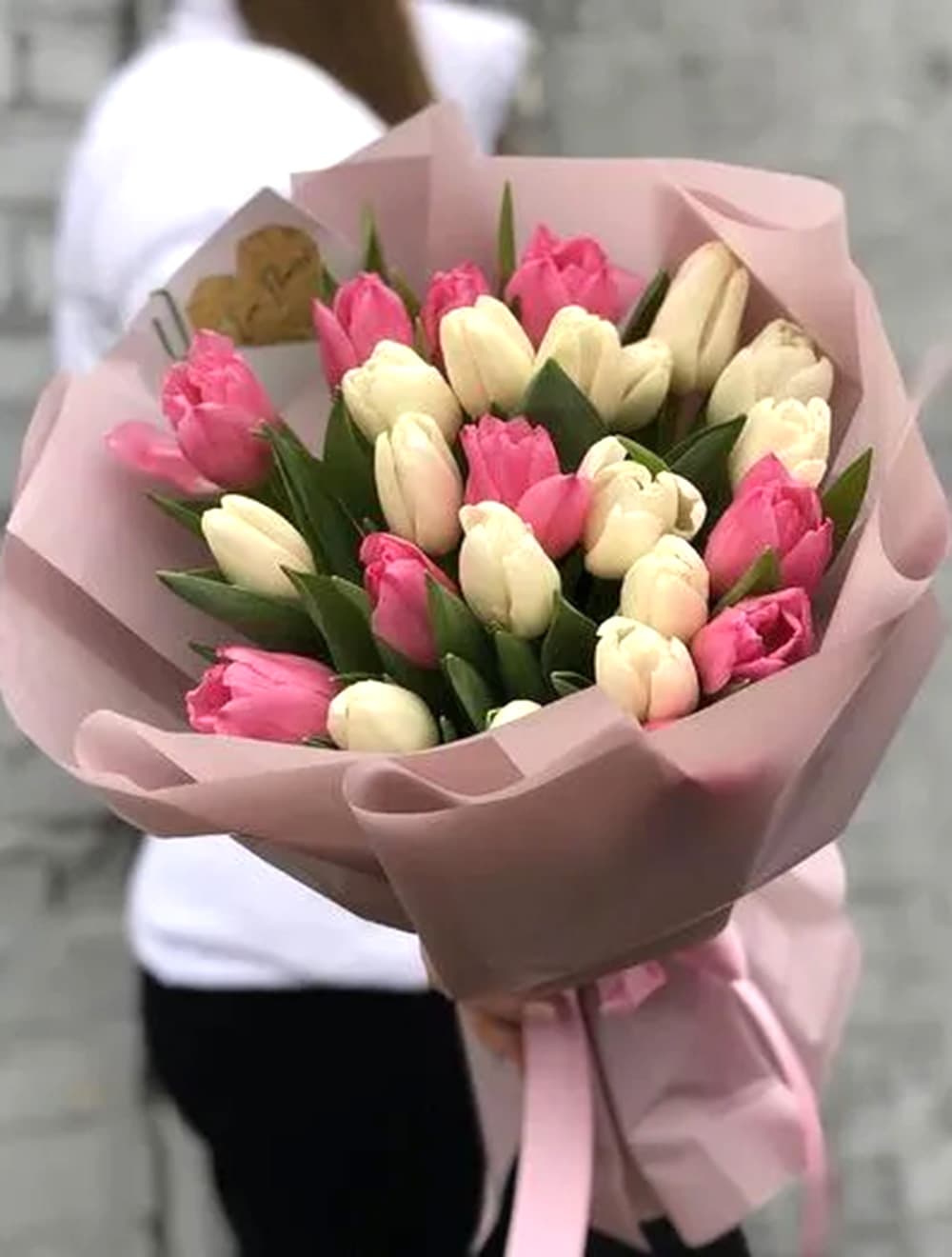 Букет из 25 тюльпанов (цвет на выбор)