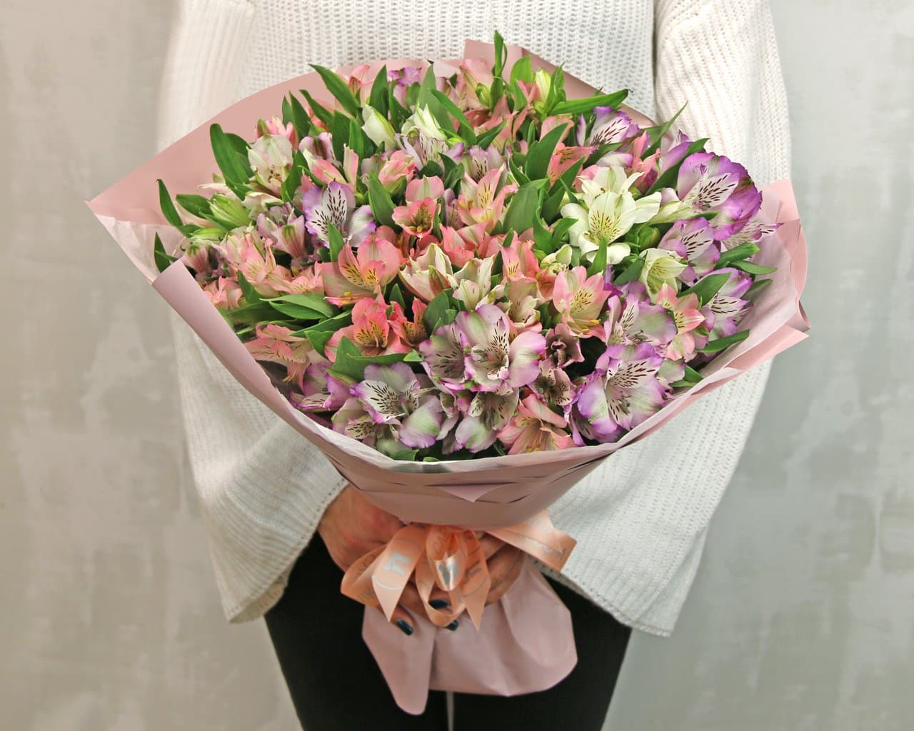 Букет из 31 альстромерии (цвет на выбор) — фото 2 — купить в Сочи — фото 2