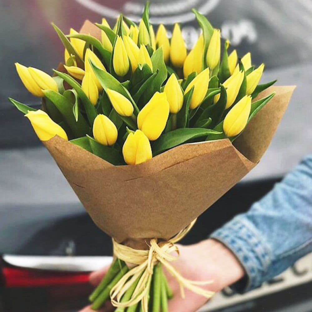 Букет из 31 желтого тюльпана