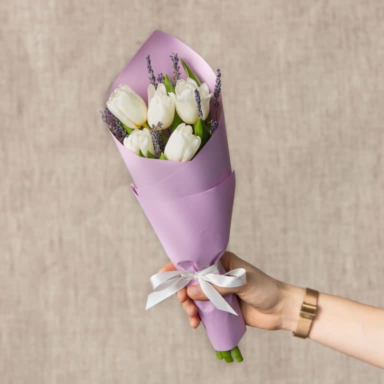Букет из 5 тюльпанов с лавандой
