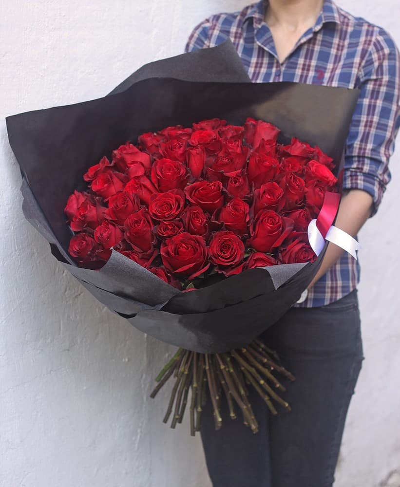 Букет из 51 красной розы "Black" — купить в Ростове-на-Дону