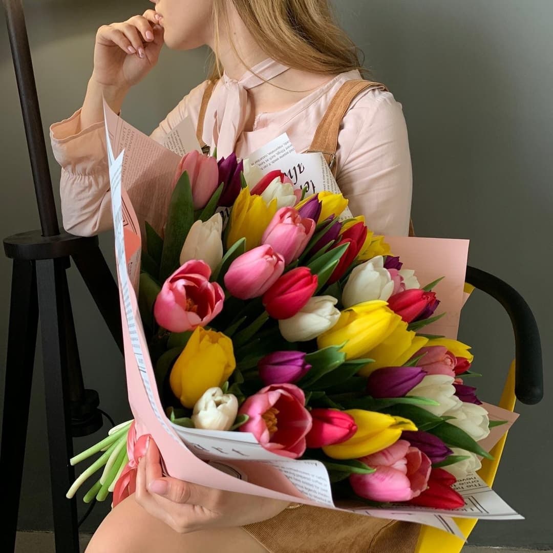 Букет из 51 тюльпана: микс — фото 2 — купить в Сочи — фото 2