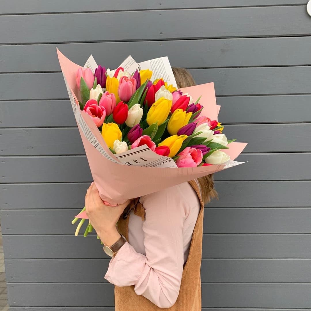 Букет из 51 тюльпана: микс — фото 3 — купить в Сочи — фото 3