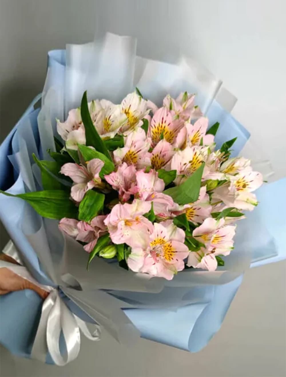 Букет из 7 розовых альстромерий