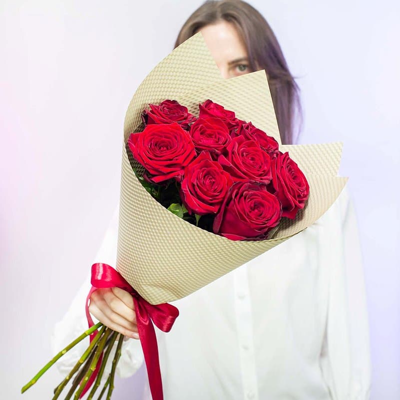 Букет из 9 роз Ред Наоми — купить в Ростове-на-Дону