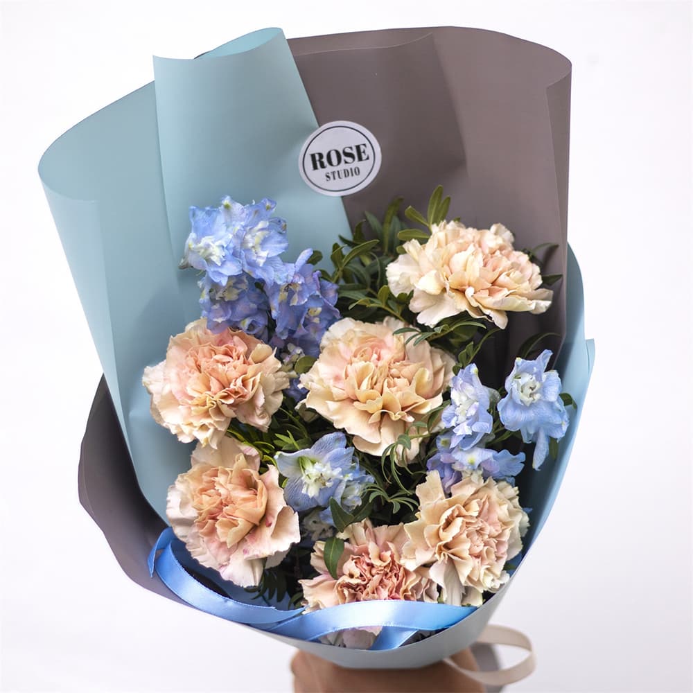 Букет из диантусов с дельфиниумом — купить в Волгограде