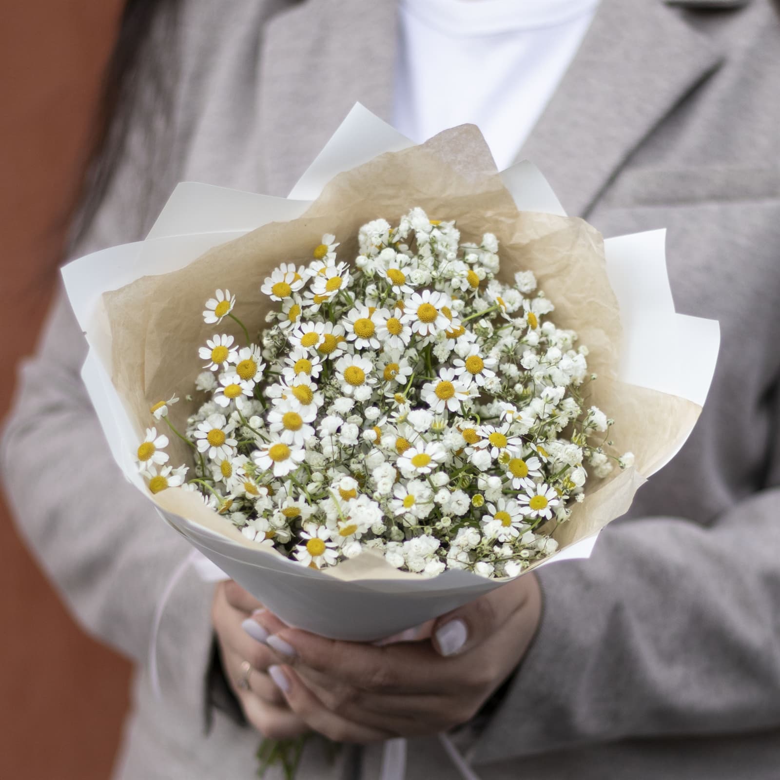 Букет из гипсофилы и ромашек — купить в Ростове-на-Дону