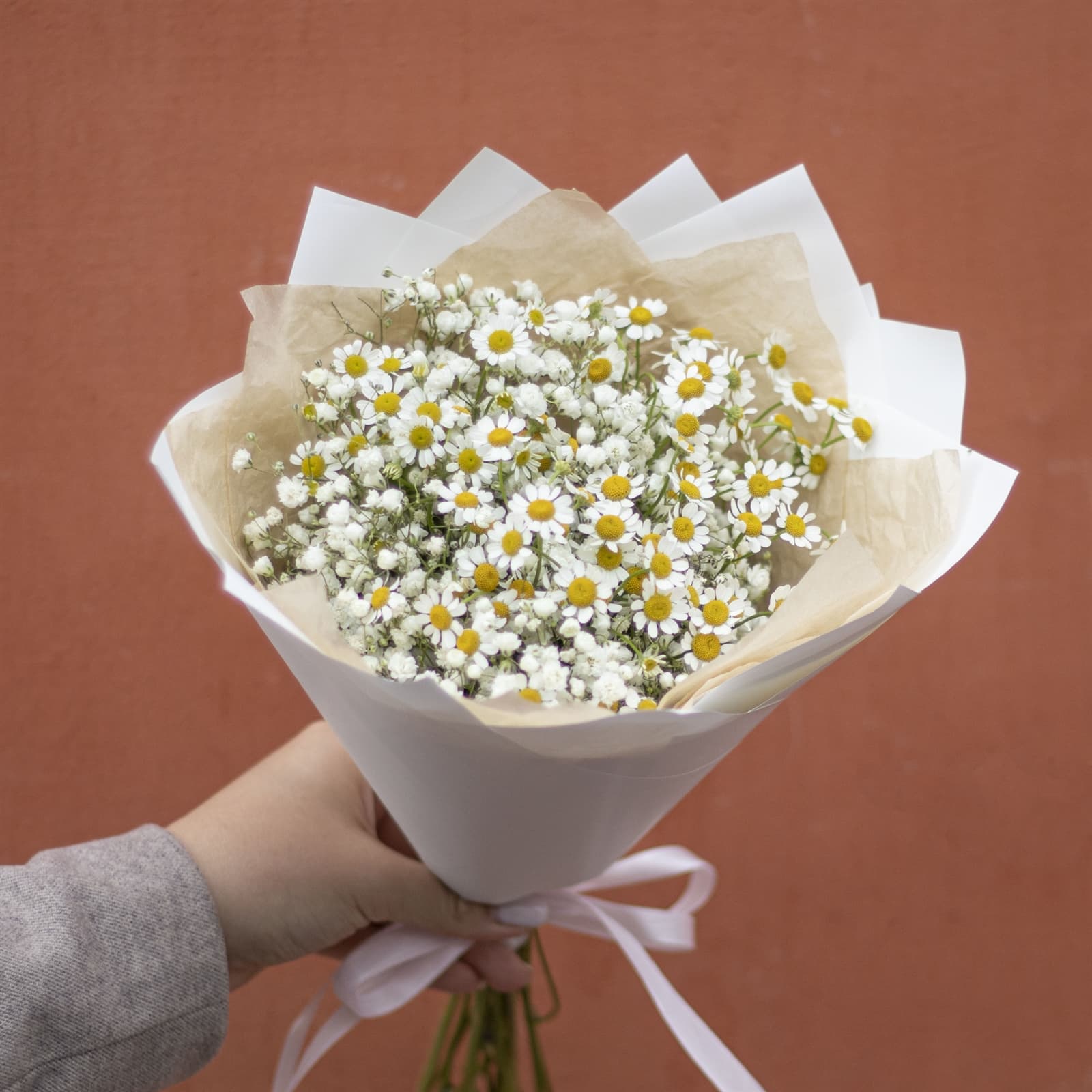 Букет из гипсофилы и ромашек — фото 2 — купить в Волгограде — фото 2