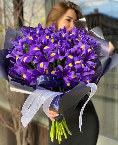 Букет из ирисов — купить в Волгограде