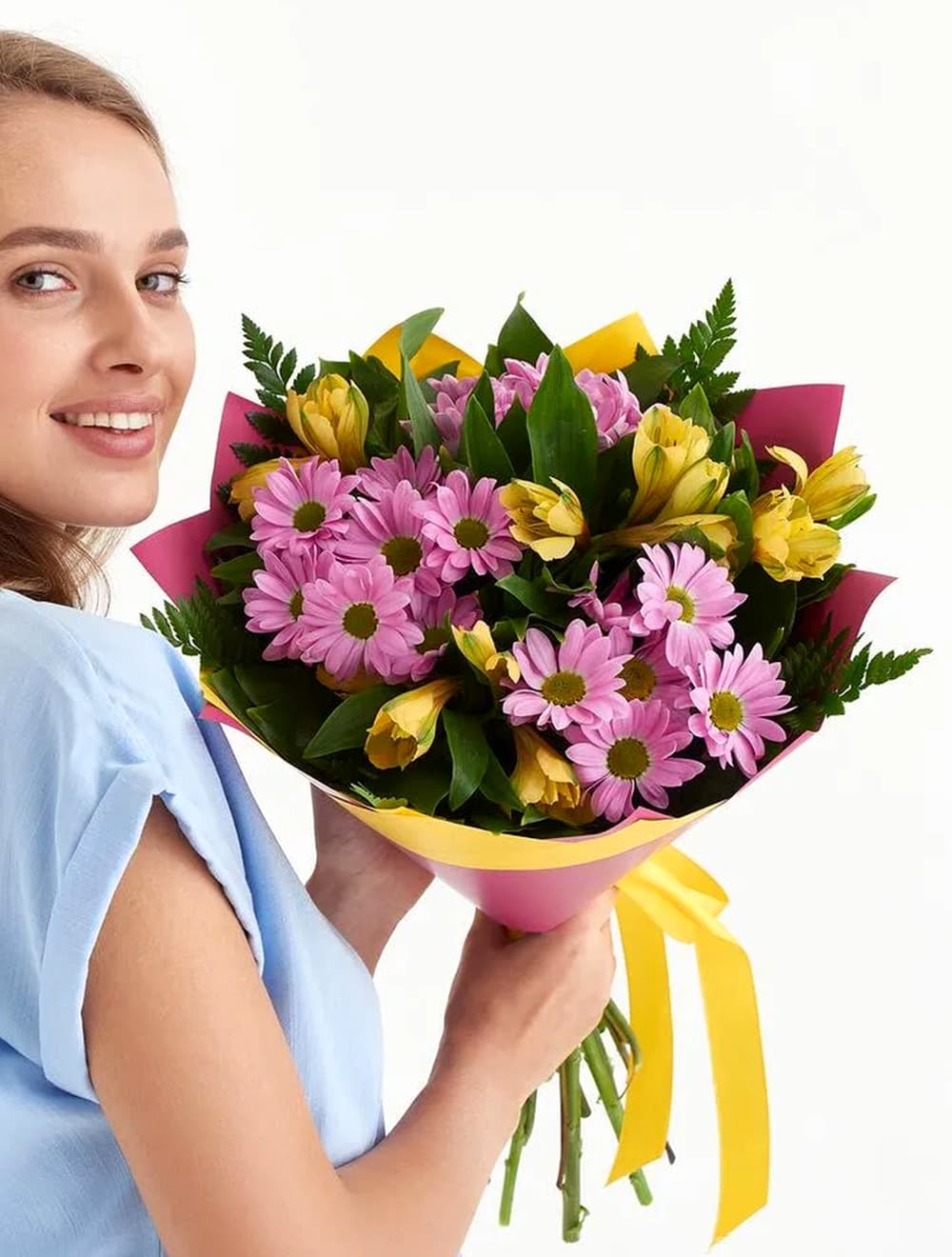 Букет из хризантем и альстромерии — фото 1 — купить в Сочи