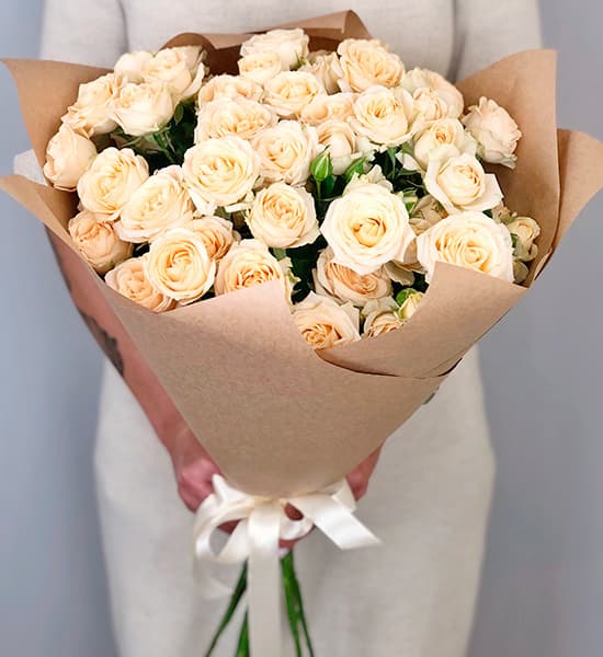 Букет из кремовой кустовой розы — фото 2 — купить в Сочи — фото 2