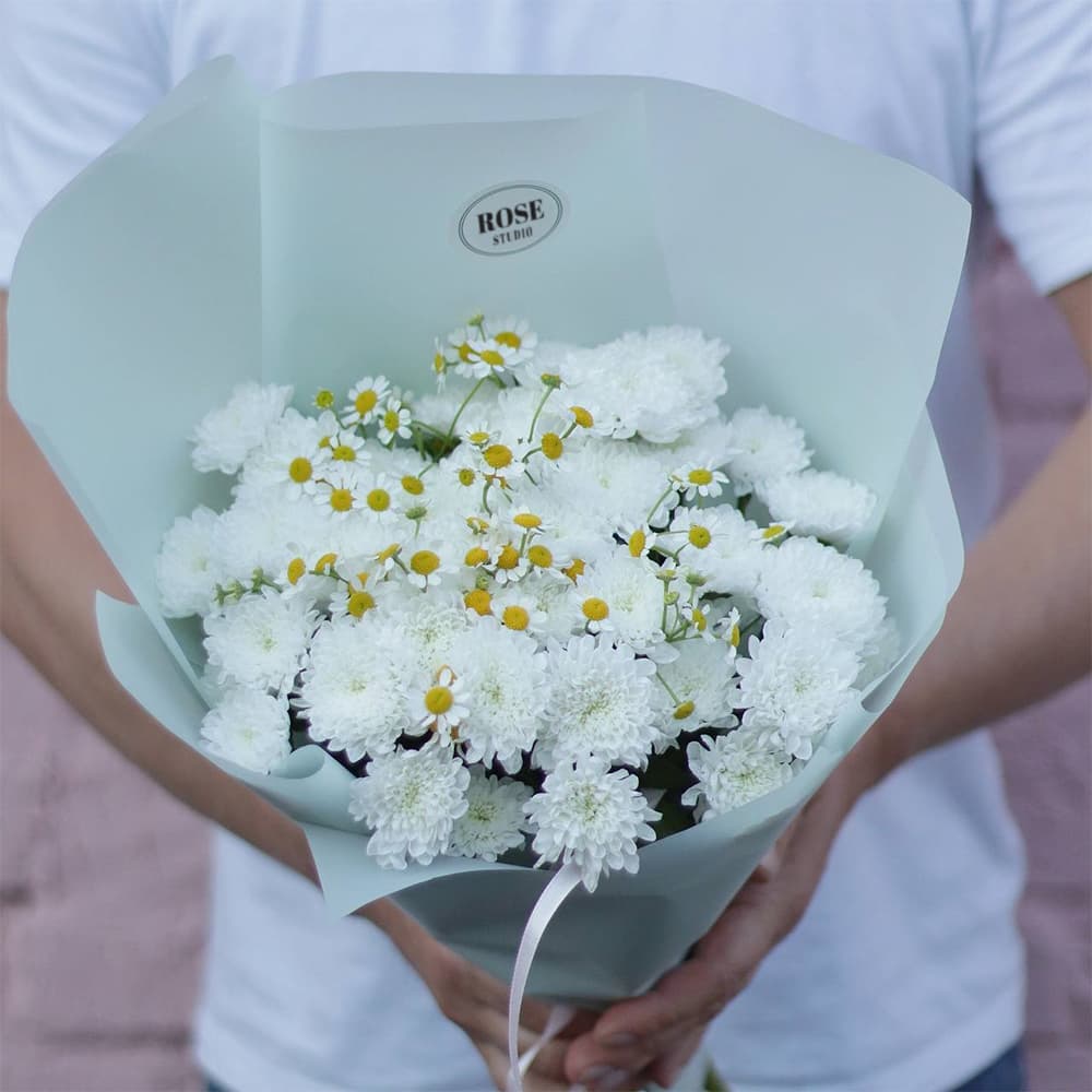 Букет из кустовой хризантемы и ромашек — купить в Ростове-на-Дону