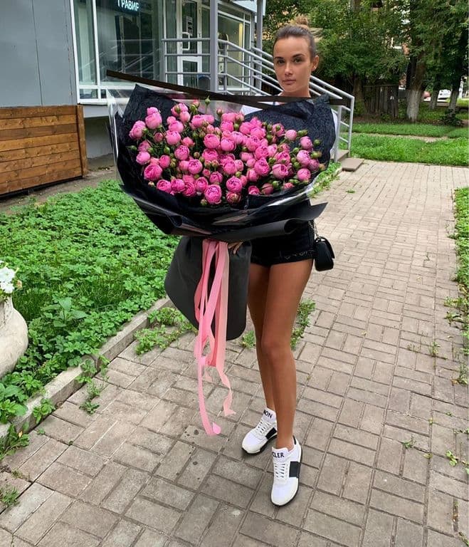 БУКЕТ ИЗ ПИОНОВИДНОЙ РОЗЫ — купить в Волгограде