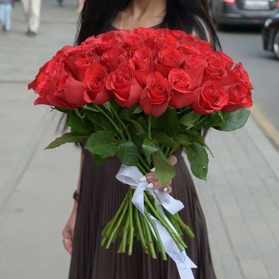 БУКЕТ ИЗ РОЗ 50 СМ "RUBER" ЦВЕТ НА ВЫБОР — фото 1 — купить в Волгограде