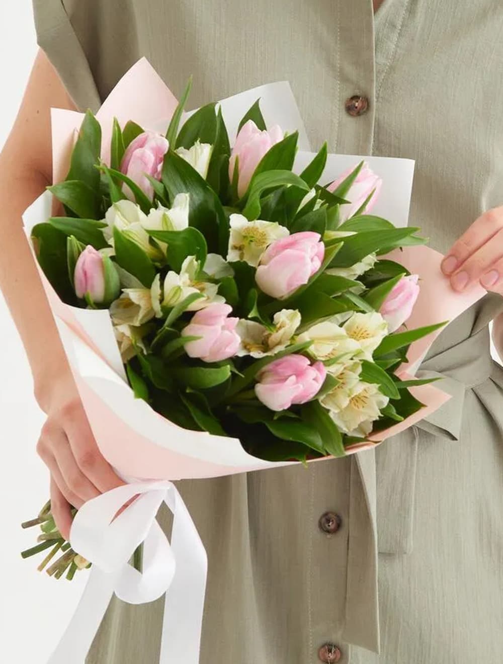 Букет из тюльпанов с альстромерией — фото 1 — купить в Сочи