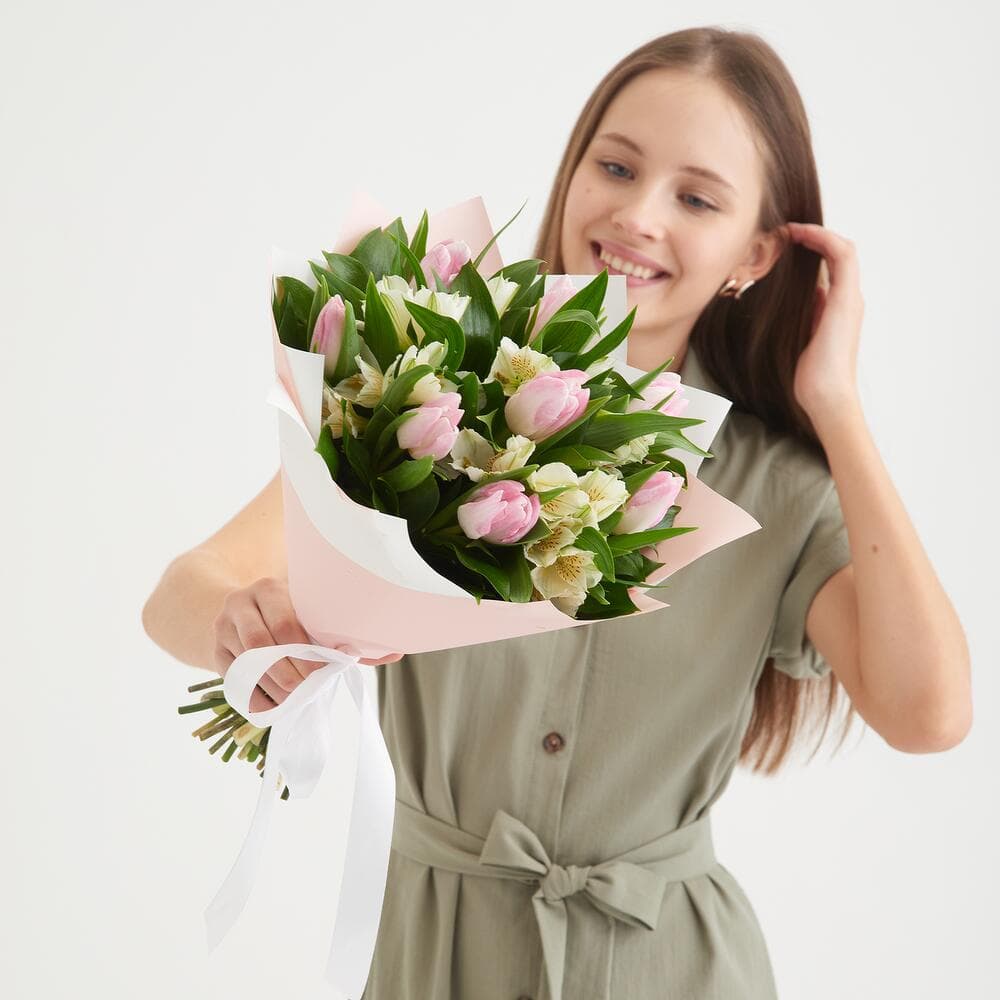 Букет из тюльпанов с альстромерией — фото 5 — купить в Сочи — фото 5