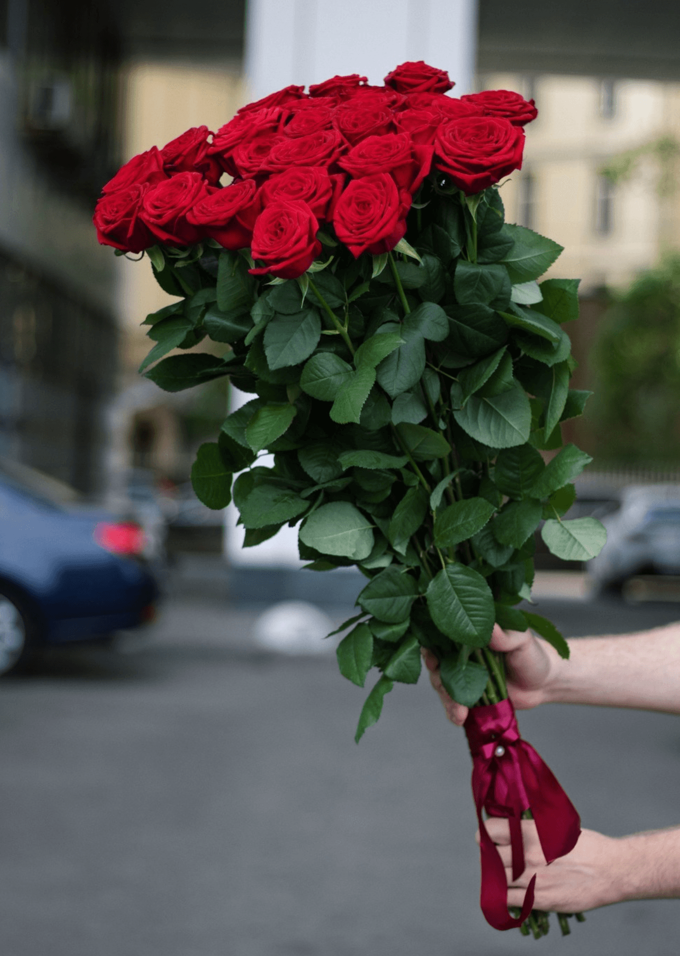 Букет "Красивый комплимент" из 25 голландских роз — купить в Ростове-на-Дону