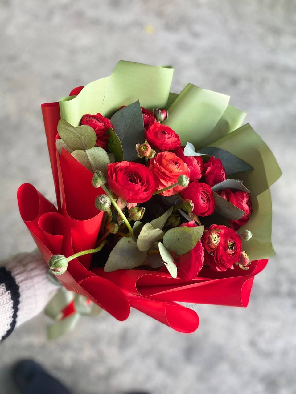 Букет красных ранунклюсов — фото 2 — купить в Сочи — фото 2