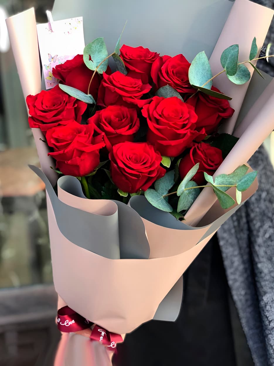 Букет розы с эвкалиптом "CREATIVE" — купить в Волгограде