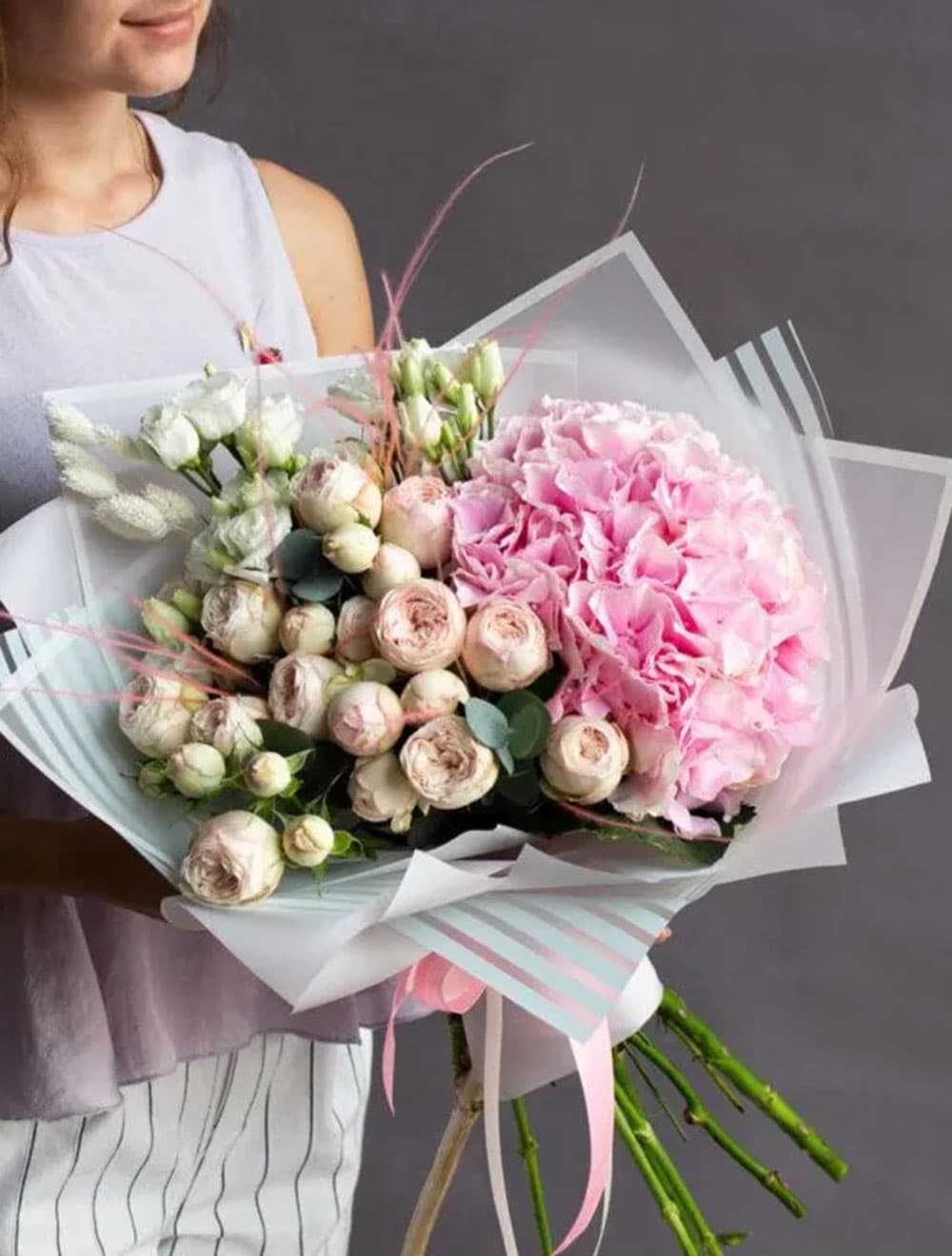 Букет с гортензией