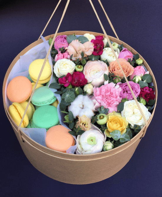 Коробка с макарунами "Моне"