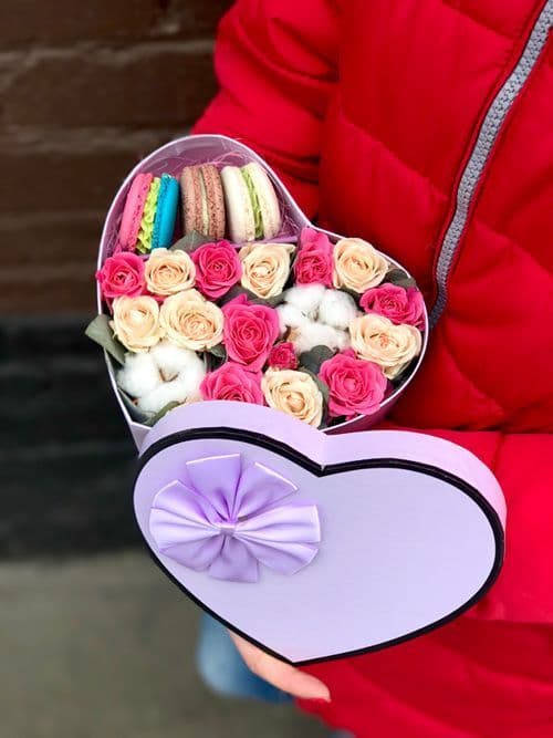 Коробочка с макаронс "Purple Heart"