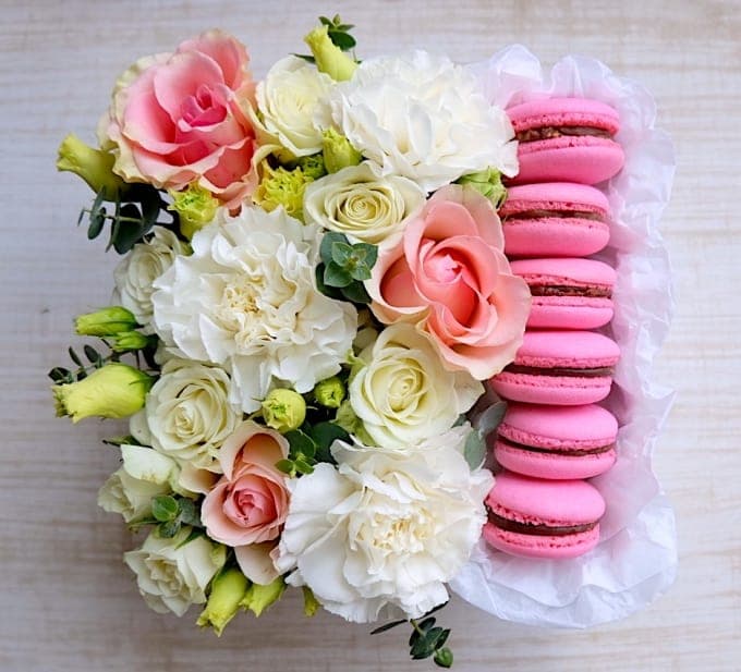 Коробочка с макарунами "Love"