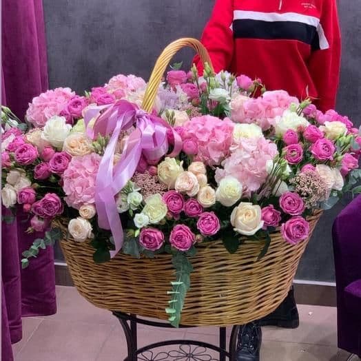 Корзина с гортензией и пионовидными розами — купить в Ростове-на-Дону