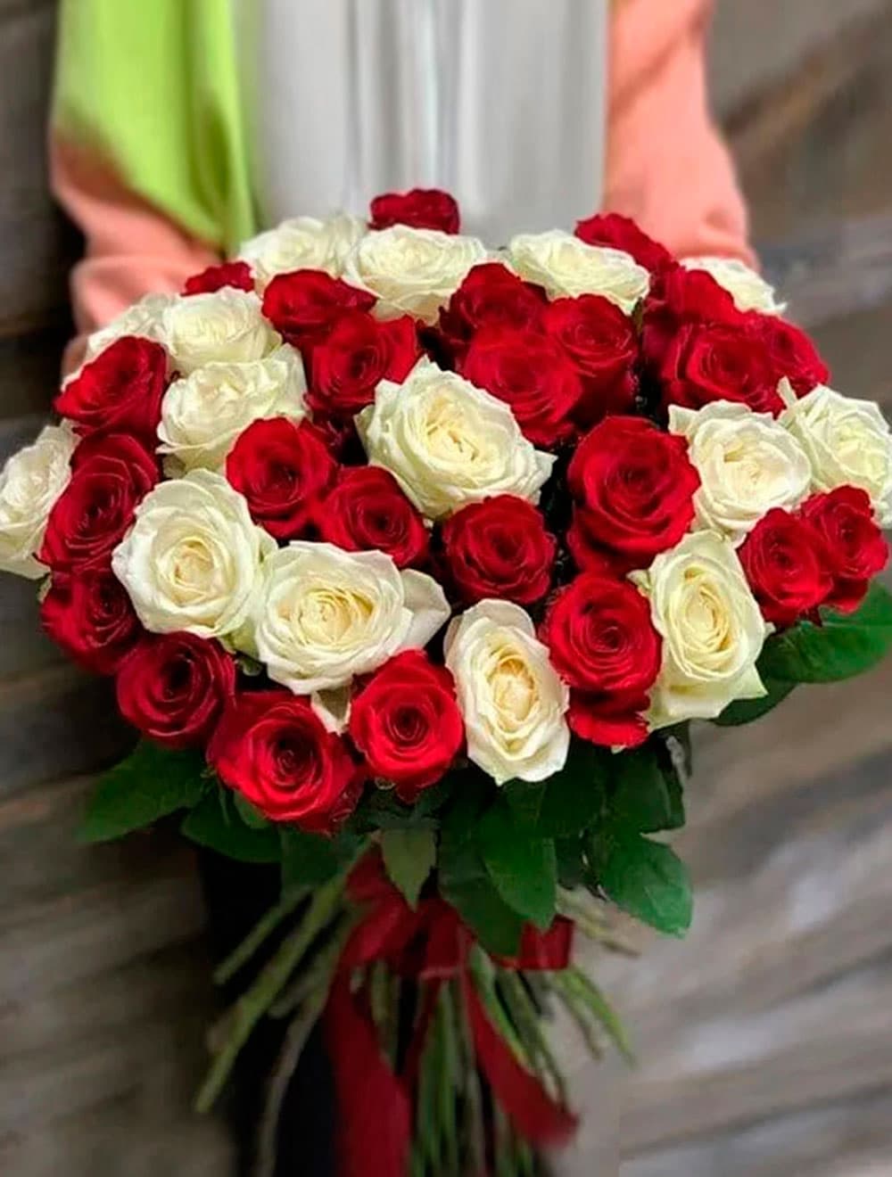 Микс из 35 роз — купить в Сочи