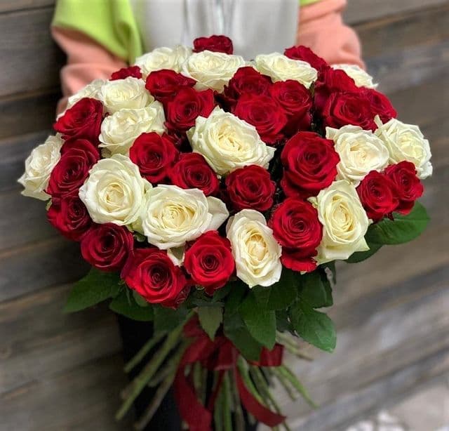 Микс из 35 роз — купить в Волгограде