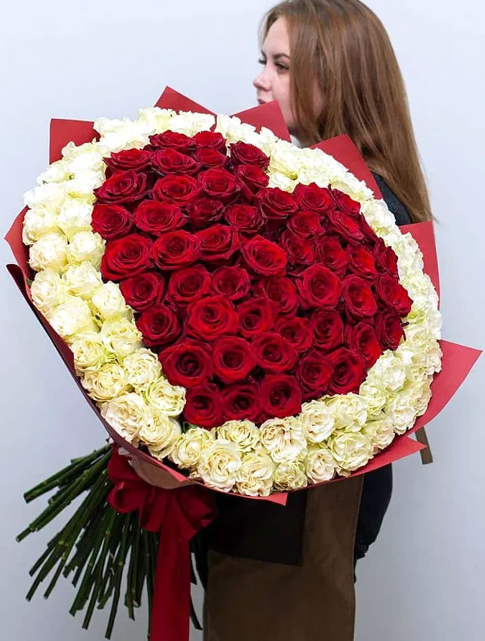 Сердце из 125 Эквадорских роз — купить в Сочи