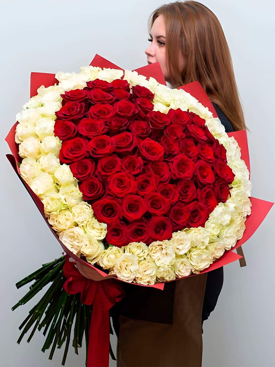 Сердце из 125 Голландских роз — купить в Краснодаре