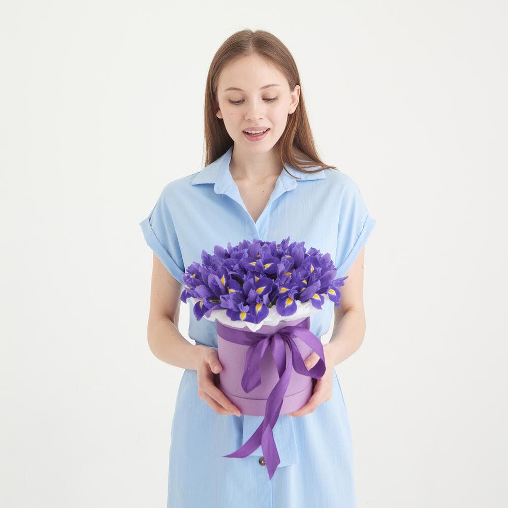 Шляпная коробка с ирисами — фото 5 — купить в Волгограде — фото 5