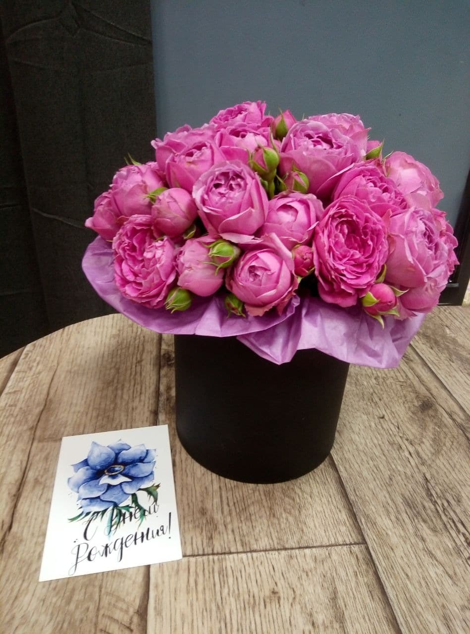 Шляпная коробка с пионовидными розами "Black" — купить в Краснодаре — фото 2