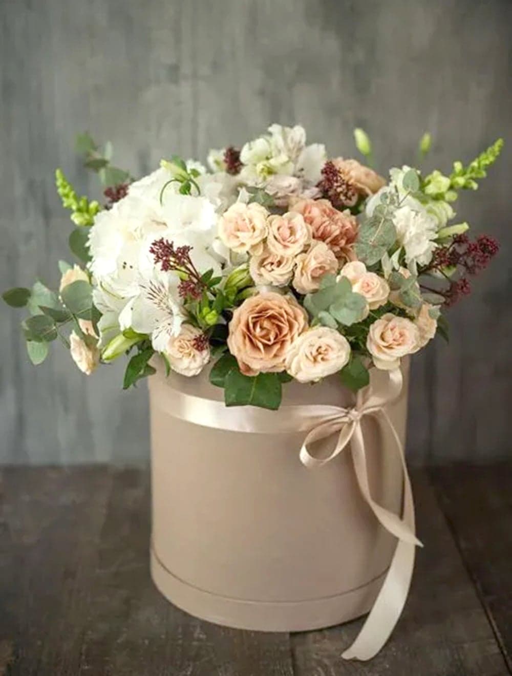 Шляпная коробка в кофейных тонах