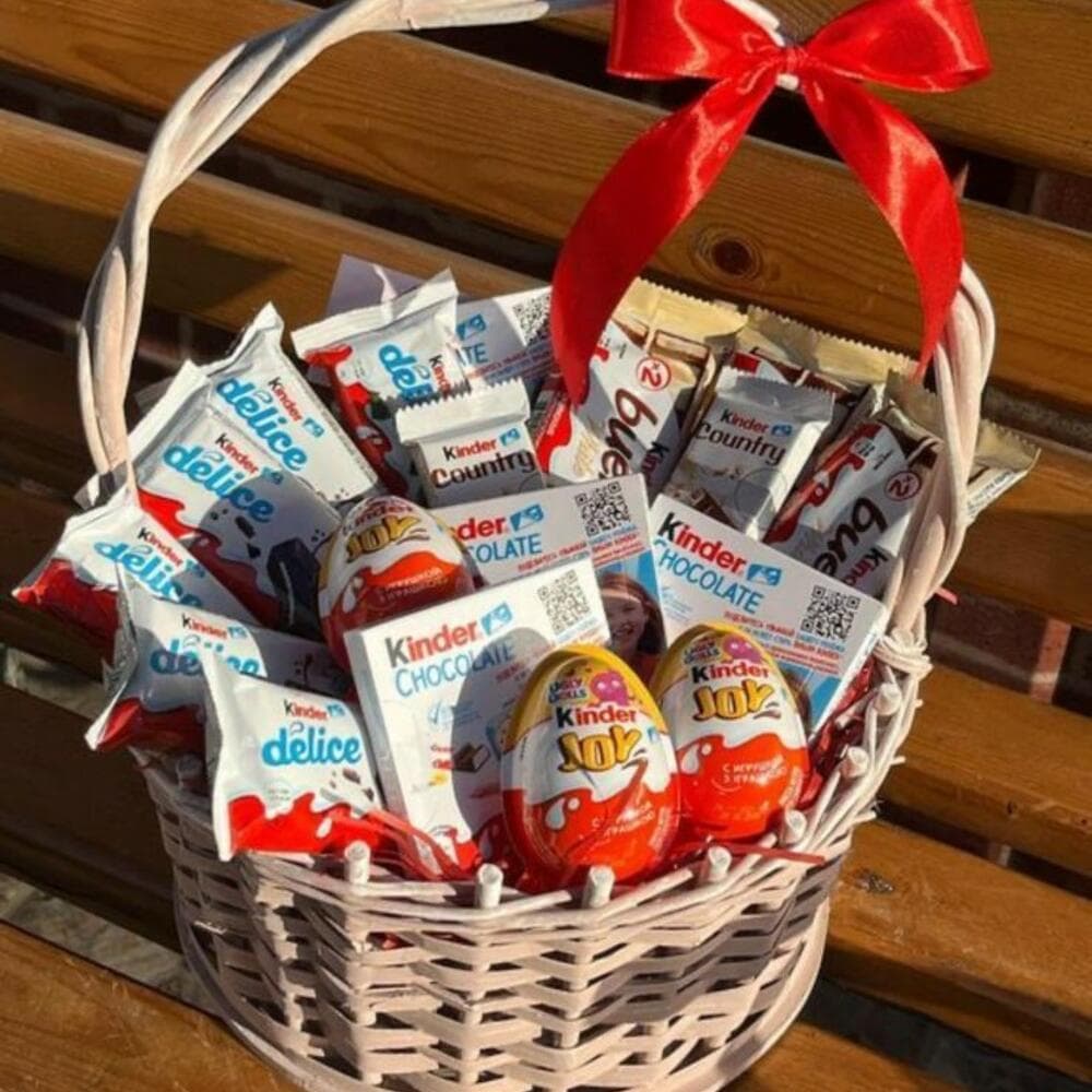 Сладкая корзина Киндер