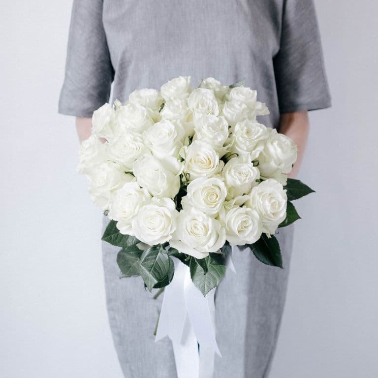 "Утренняя роса" из 23 белых роз — купить в Краснодаре