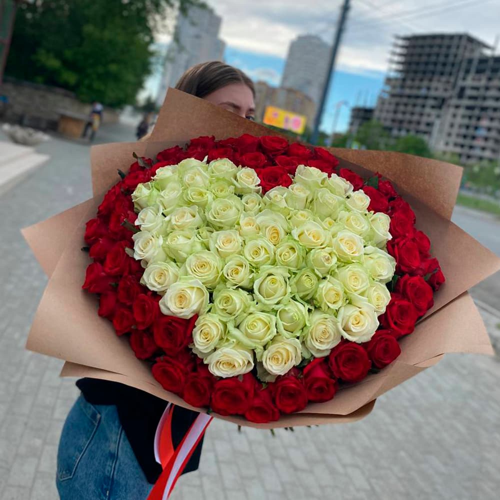 Валентинка из 101 розы