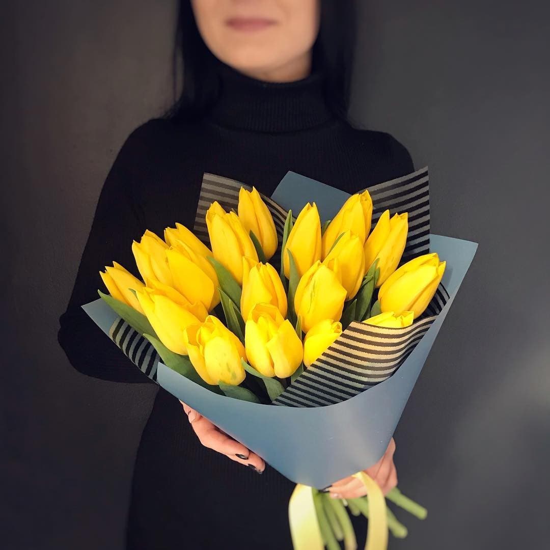 Желтые тюльпаны 19 шт