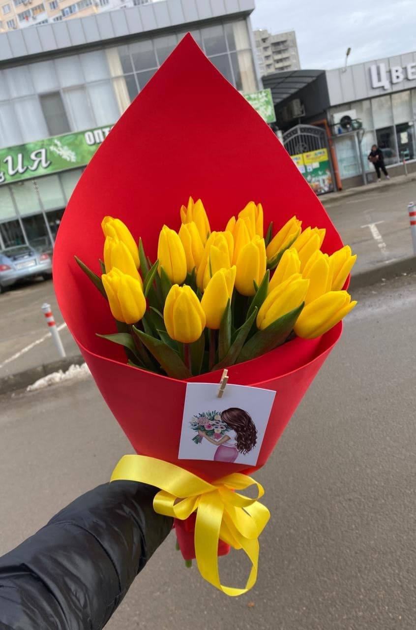 Желтые тюльпаны в красном — купить в Ростове-на-Дону